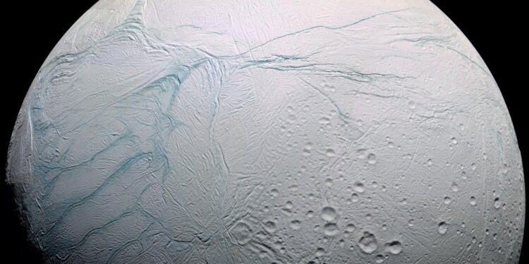 Científicos encuentran nueva evidencia de habitabilidad en luna de Saturno