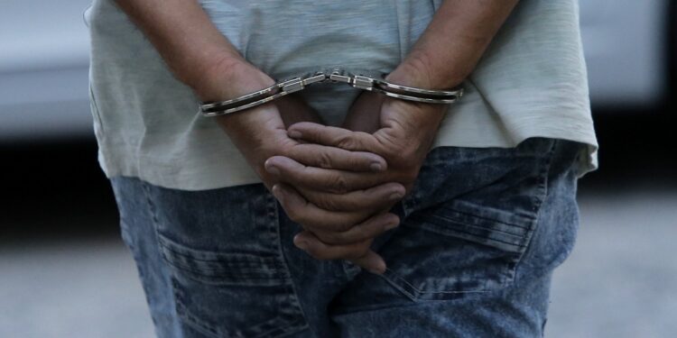 Se entregó presunto autor del asesinato del sargento Carlos Retamal en San Antonio