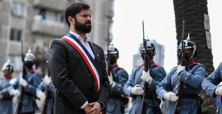 Cadem: Aprobación de Boric cae a 35% y septiembre se convierte en su peor mes