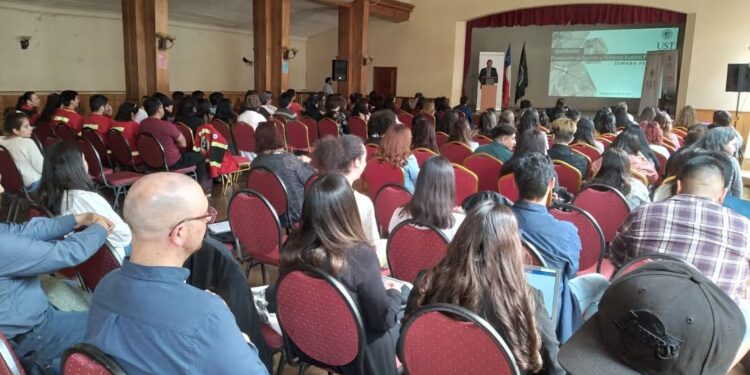 Más de 100 personas asistieron a seminario sobre prevención del suicidio en Osorno