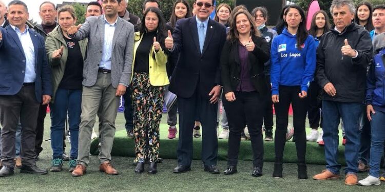 Osorno: Ministra del deporte comprometió inversión para cancha Rubén Marcos Peralta