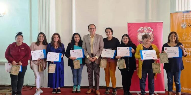 Certifican a más de 100 mujeres osorninas en programa jefas de hogar