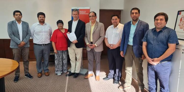 Ministro de Transportes se reunió con dirigentes de Ovejería y anunció visita a Osorno