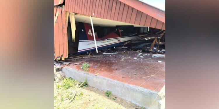Avioneta de la Fuerza Aérea impactó contra un colegio de Chillán