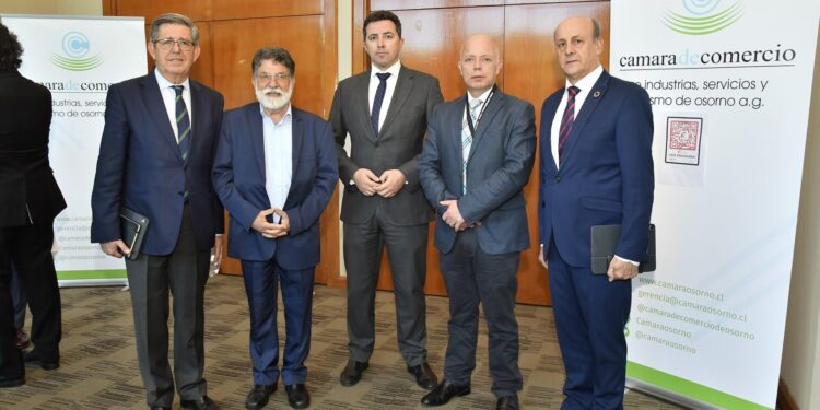 Con la firma de tres convenios y más de 30 ponentes culminó Foro Empresarial Chile-España en Osorno
