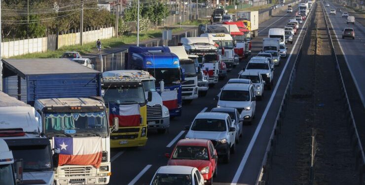 Paro de camioneros: Van 12 detenidos y 31 querellas por Ley de Seguridad del Estado