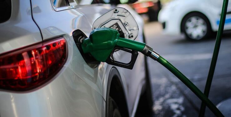 Enap informó que bencina de 93 octanos bajará $10,6 por litro