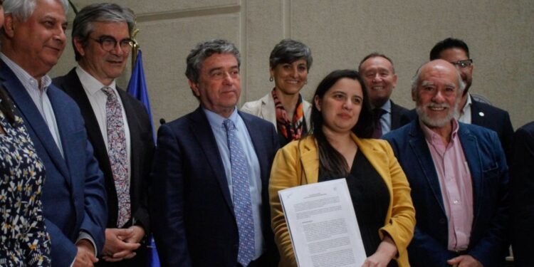 Comisión Mixta firma protocolo de acuerdo por Ley de Presupuesto 2023