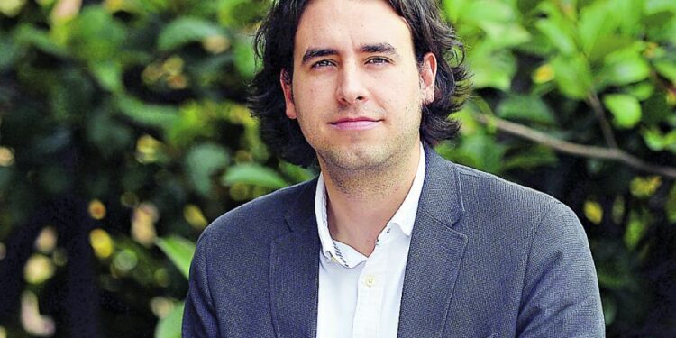 Vlado Mirosevic busca que se multe con el 100% del sueldo a diputados que agredan a otros