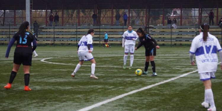 Entregan becas a 20 jóvenes deportistas de Puyehue