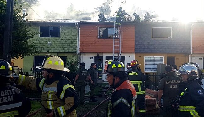Dos viviendas afectadas y varios damnificados dejó incendio en Rahue Bajo