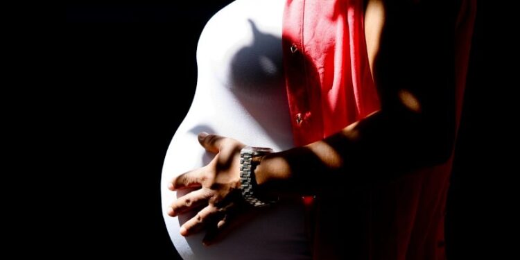 Senado aprueba extensión transitoria de postnatal de emergencia hasta el 31 de diciembre