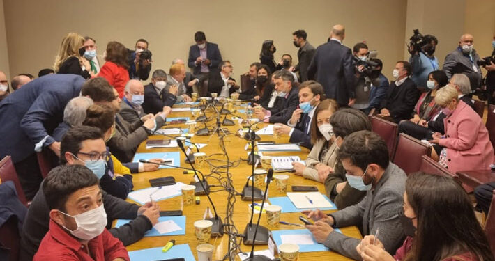 Cadem: 71% cree que el Congreso logre acuerdo constitucional este año