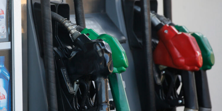 Todos los combustibles caerán este jueves, salvo la bencina de 97