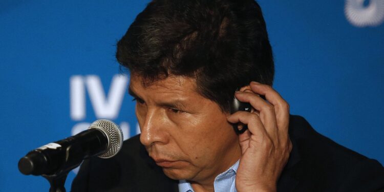 Congreso peruano autorizó viaje de Castillo a Chile para reunirse con Boric