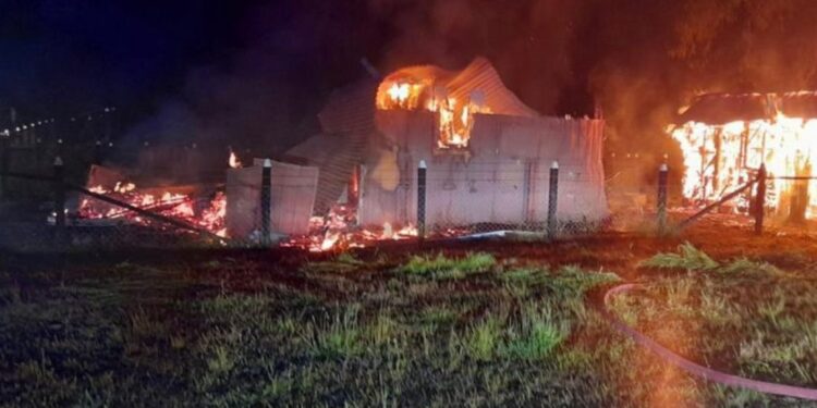 Ataque incendiario en Freire: Una casa y una bodega fueron destruidas