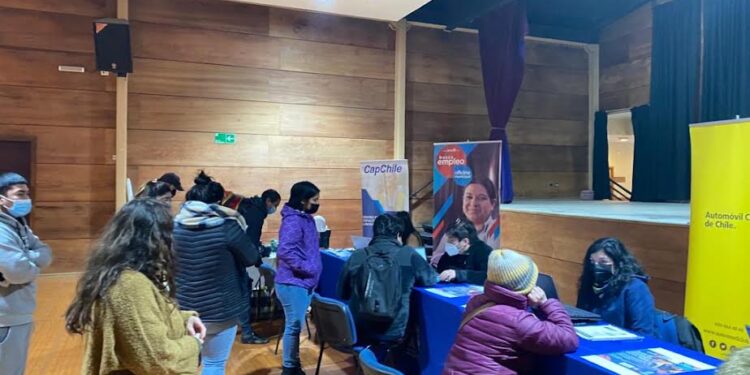 Osorno: visitan a participantes del curso de Mecánica General de Mantenimiento