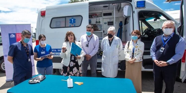 Entregan vehículos y nuevo ecocardiógrafo para hospital de Osorno