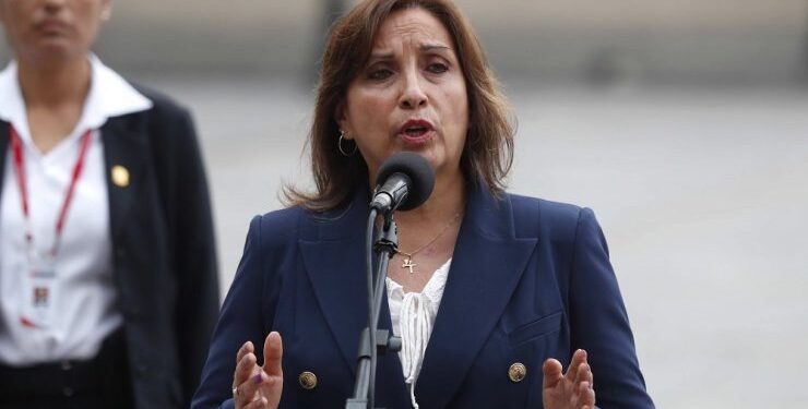 Presidenta de Perú anuncia proyecto de elecciones anticipadas