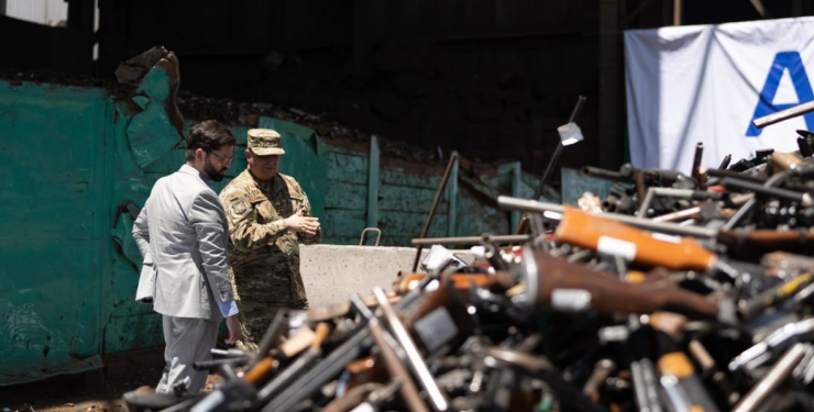 Pdte. Boric lideró eliminación de armas: Se destruyeron 3.700 más que en 2021
