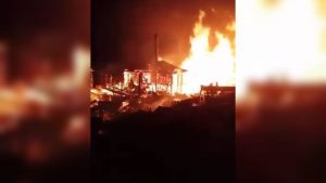 Ataque incendiario en La Araucanía deja destruido un centro turístico