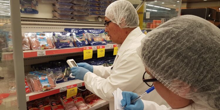 Osorno: Intensifican fiscalizaciones a supermercados y carnicerías por festividades