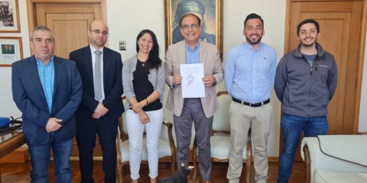 Firman convenio para conservación de estadio Rubén Marcos en Osorno