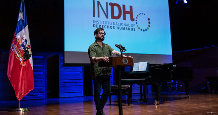 Presidente Boric recibe informe del INDH y critica a la derecha