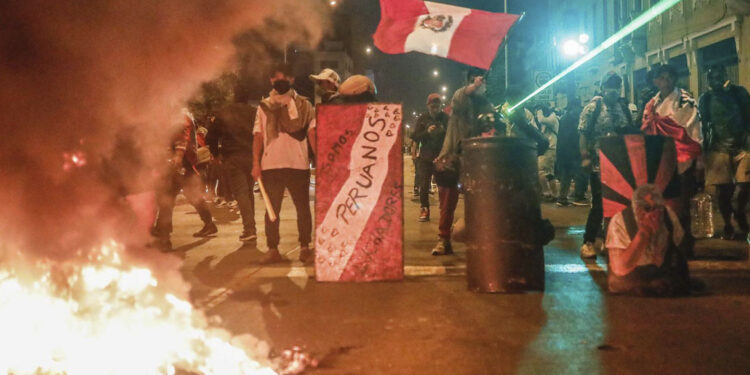 Perú declarará en emergencia la red vial y las FFAA protegerán puntos estratégicos