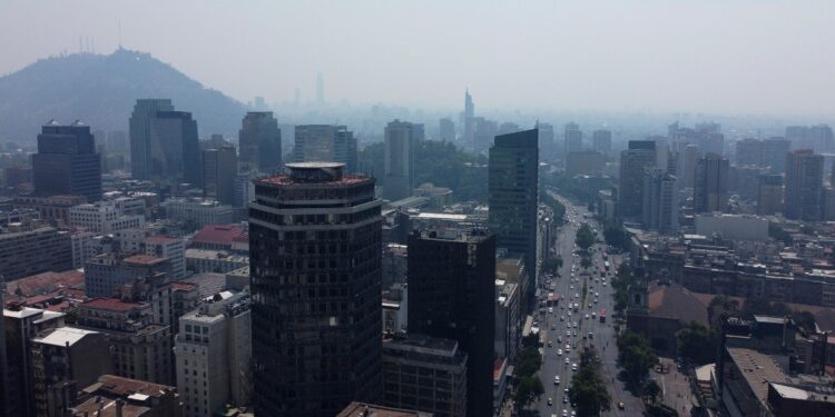 Autoridades finalizaron alerta de riesgo sanitario en Santiago por el humo