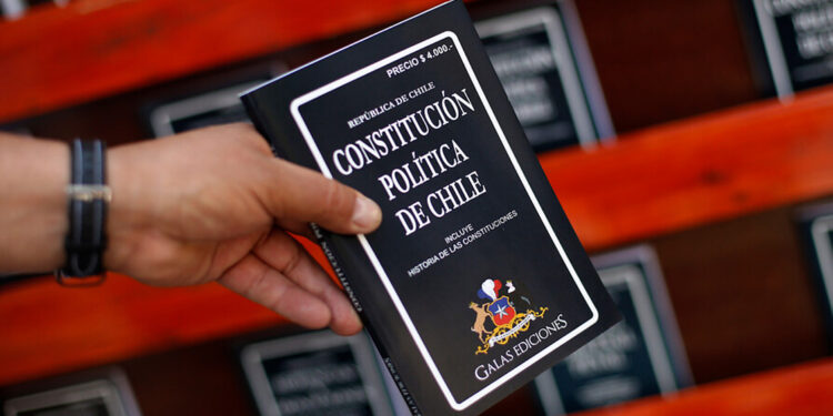 Proceso constituyente: Expertos deberán tener más de 10 años de experiencia