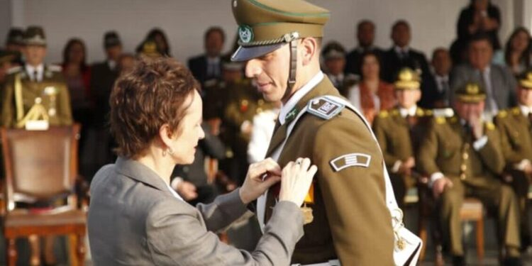 Reforma post estallido: Egresan primeros carabineros