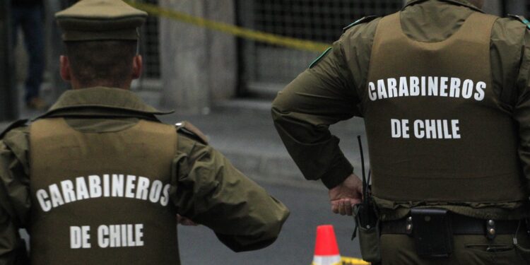 Carabineros reveló que el 47,8% de detenidos por robo de vehículos son adolescentes