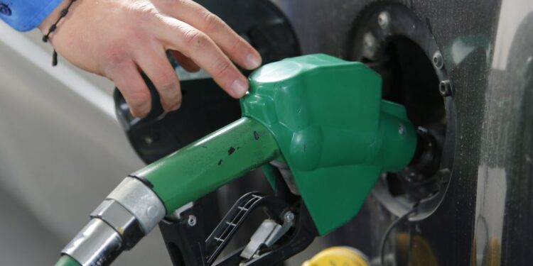 La AIE advierte de un posible aumento del precio del petróleo en 2023