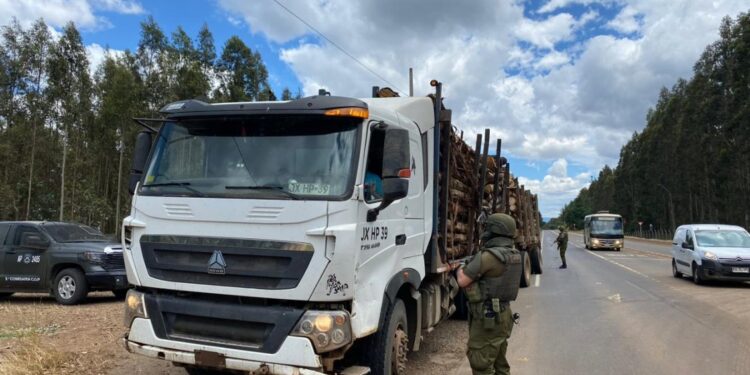 Carabineros resultaron heridos en presunta emboscada en Victoria