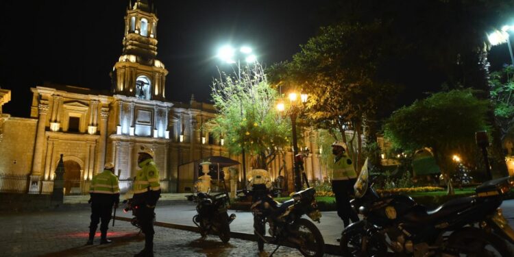 Suben a 22 los fallecidos en las protestas de Perú