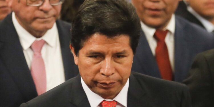 Congreso de Perú destituye a Pedro Castillo tras anunciar su disolución