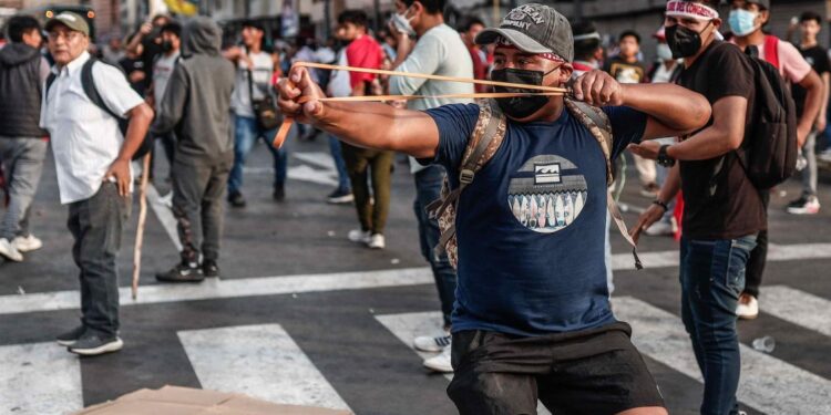Gobierno peruano declara el estado de emergencia en todo el país por 30 días
