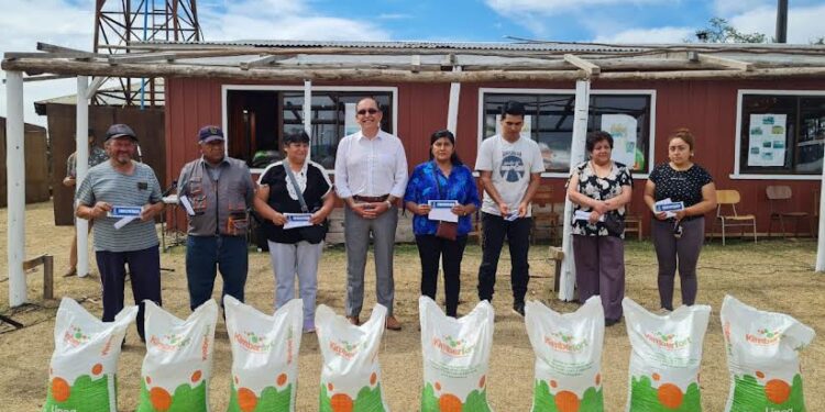 Más de 700 familias rurales en Osorno recibieron alimentos para sus animales