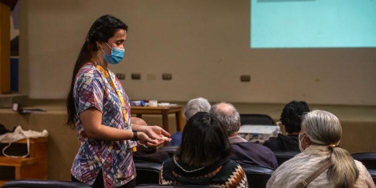 Hospital de Osorno impulsa terapias auditivas grupales para adultos mayores
