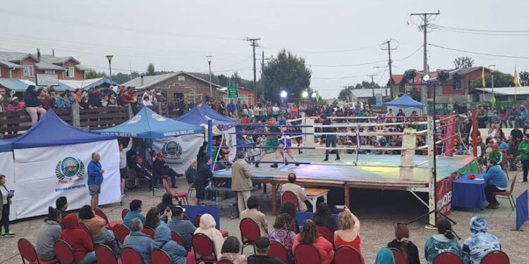 Más de un centenar de personas reunió velada boxeril en San Juan de la Costa