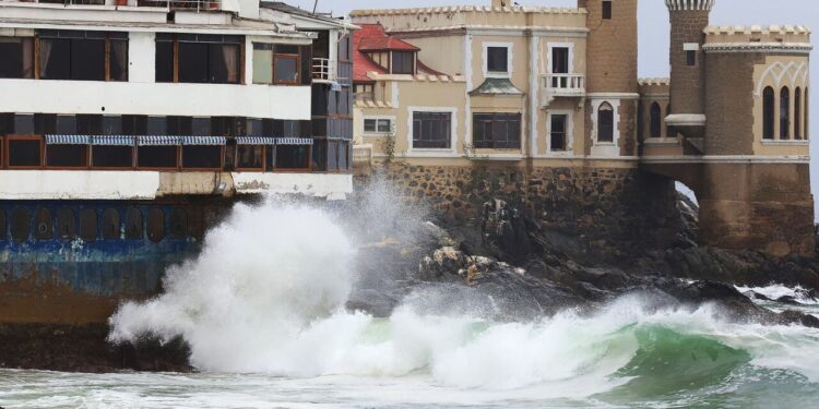 Mantienen Alerta Preventiva por marejadas anormales entre Arica y Los Lagos