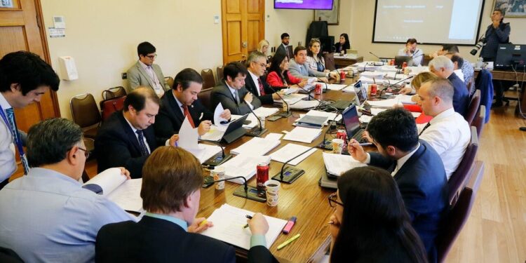 Reforma tributaria: Comisión de Hacienda aprueba crear el impuesto a la riqueza
