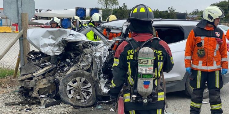 Colisión por alcance entre un camión y un automóvil dejó un lesionado en ruta 5