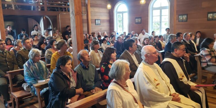 Con misa de bendición inauguran reconstrucción de iglesia en Trumao
