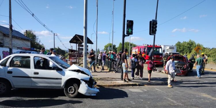 Dos lesionados dejó colisión vehicular en sector Rahue Bajo de Osorno