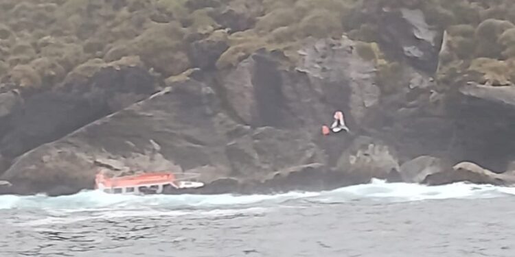 Encuentran embarcación que permanecía extraviada en Caleta Cóndor