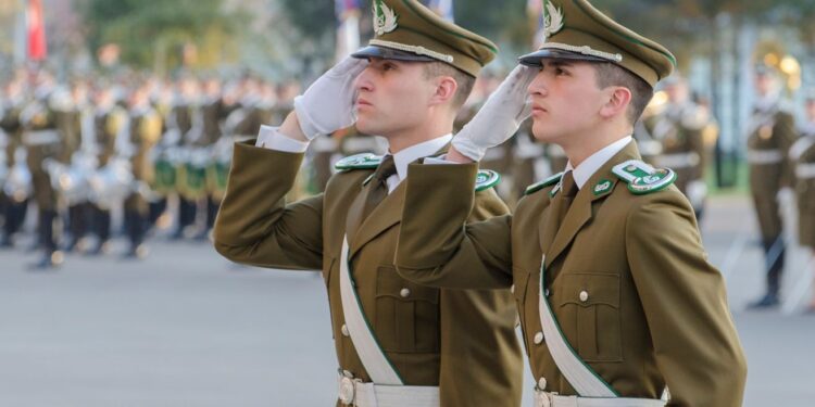 Informe Research: Carabineros es la segunda institución de mayor confianza