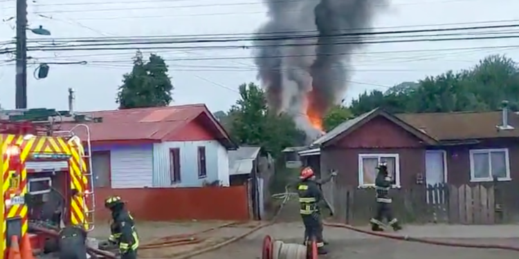 Osorno: Incendio dejó una vivienda y una bodega consumidas por las llamas