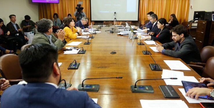 Comisión de Constitución rechazó proyecto de autopréstamo